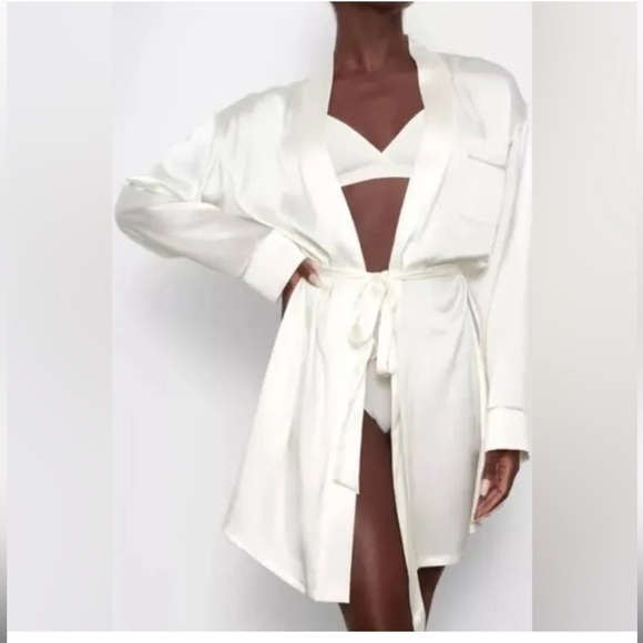 SKIMS SILK Mrs. Bridal Robe Marble Wedding Day Robe RARE Limited Edition NEW NWT - Picture 1 of 5